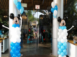 בובות בכניסה לבריתה